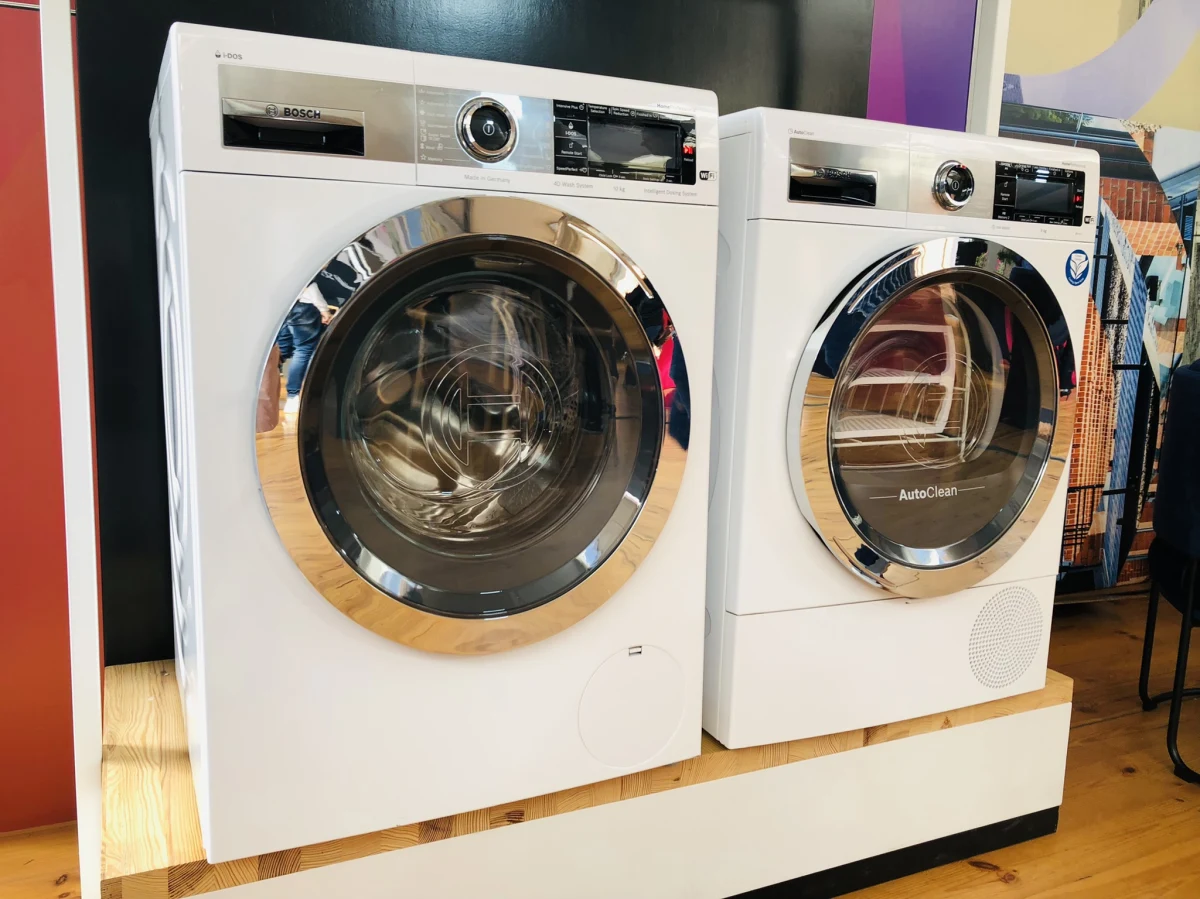 Jeśli widzicie, że wasza pralka ledwo pierze, a lodówka grzeje - zamiast chłodzić - to już teraz kupujcie nowe. Nie czekajcie z wymianą, bo w związku z wojną w Ukrainie, może zabraknąć sprzętu AGD - twierdzi prezes zarządu Polskiej Agencji Inwestycji i Handlu, Krzysztof Drynda. Polska jest drugim na świecie dostawcą sprzętu AGD.