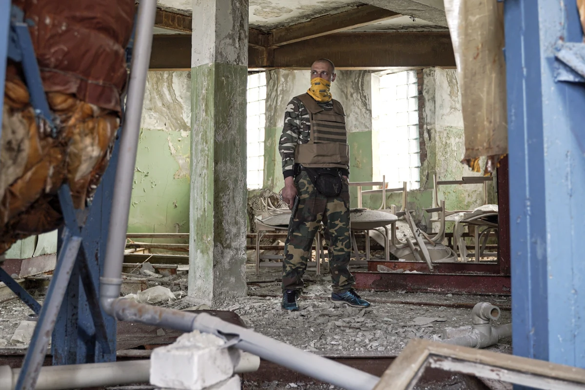 Rosjanie posuwają się naprzód w obwodzie ługańskim, który kontroluje już niemal w całości. Armia chce odciąć Ukraińców od Siewierodoniecka, który jest ciągle bombardowany. Sytuacja dla Ukrainy jest bardzo trudna. Białoruś z kolei chce stworzyć dowództwo operacyjne przy granicy z Ukrainą. "Takie są warunki wojenne, ale na razie bez wojny" - mówi Alaksandr Łukaszenka. Najważniejsze wydarzenia z 92. dnia rosyjskiej inwazji na Ukrainę znajdziecie w naszym podsumowaniu dnia.