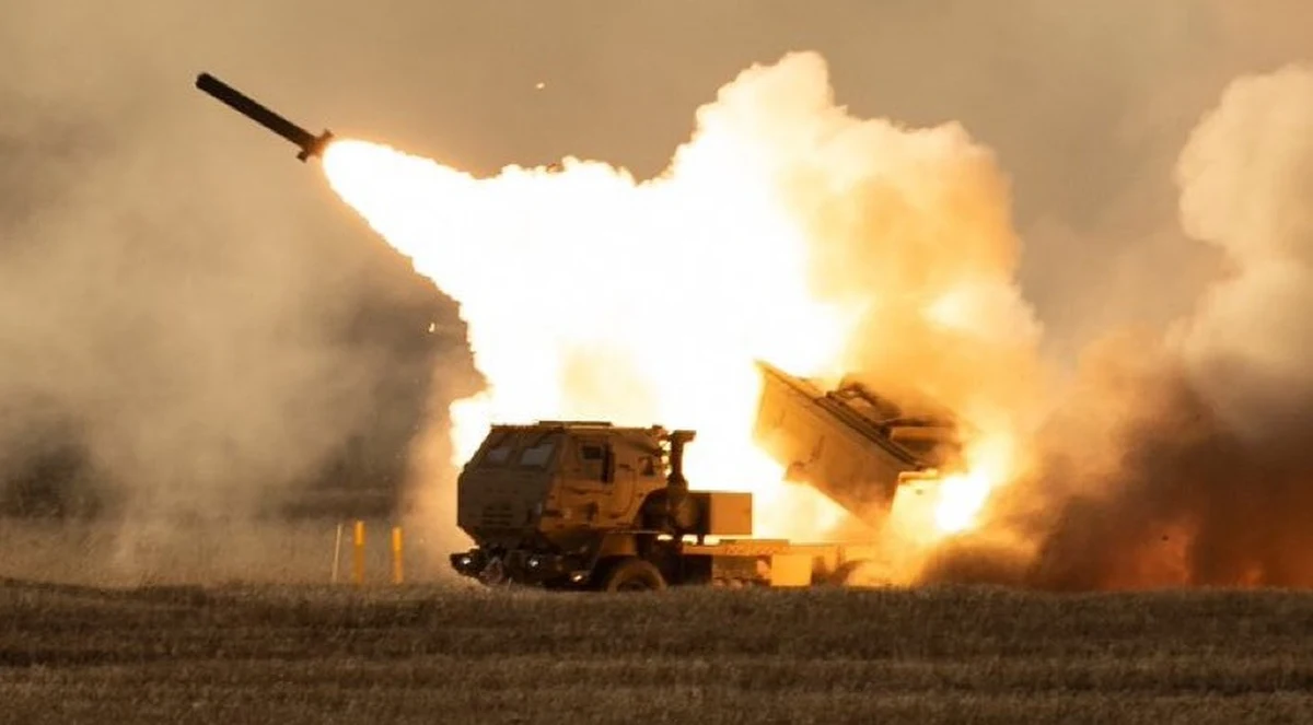 Szef MON Mariusz Błaszczak poinformował w czwartek o wystąpieniu z zapytaniem o ofertę kolejnych wyrzutni artylerii rakietowej dalekiego zasięgu HIMARS produkcji amerykańskiej.