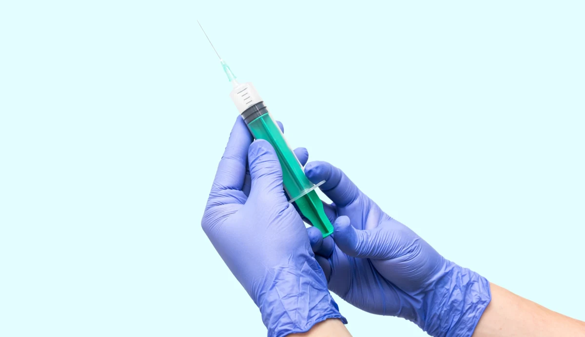 Włoski minister zdrowia Roberto Speranza zaapelował do osób w wieku powyżej 80 lat i chorych o zaszczepienie się czwartą dawką szczepionki przeciwko Covid-19. Jak podkreślił, musi je chronić druga dawka przypominająca. 