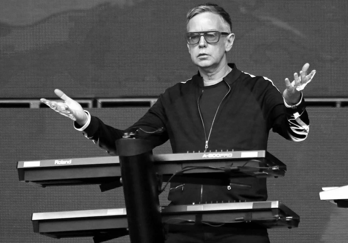 Grupa Depeche Mode poinformowała o śmierci jednego z jej muzyków - Andy'ego Fletchera. "Jesteśmy zszokowani i przepełnieni smutkiem" - czytamy w oświadczeniu zespołu. 
