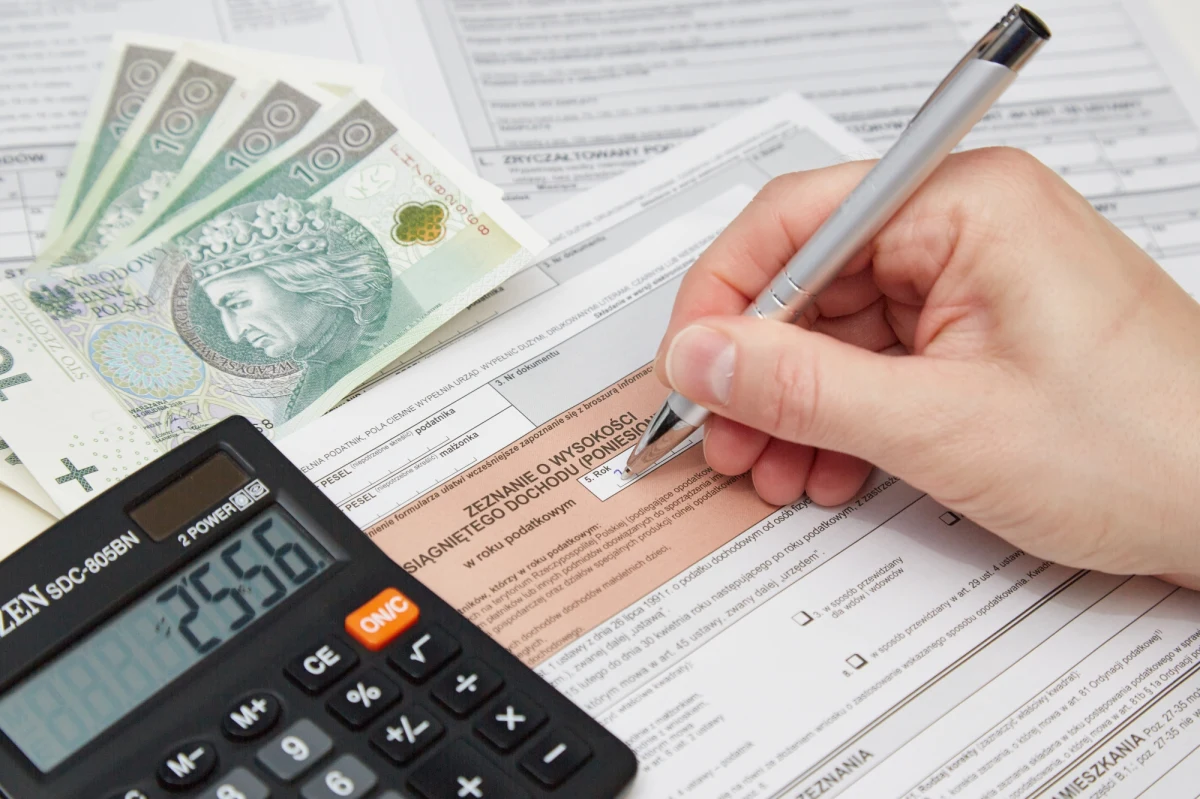 ​Około 92 proc. podatników, mieszkańców Wielkopolski przekazało swoje PIT-y drogą elektroniczną - poinformowała w piątek rzeczniczka Izby Administracji Skarbowej w Poznaniu Małgorzata Spychała-Szuszczyńska. Coraz większą popularnością cieszy się usługa Twój e-PIT - dodała.