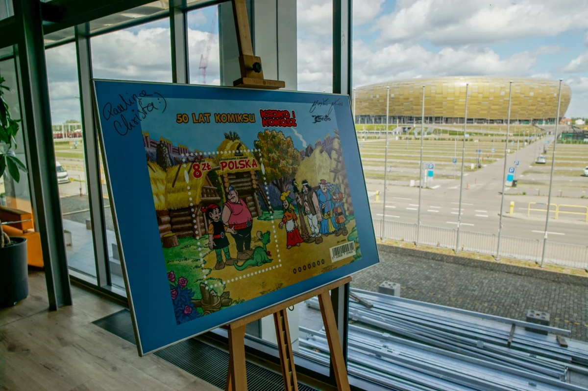 Poczta Polska wydała specjalny znaczek z okazji 50-lecia pierwszego odcinka komiksu z serii "Kajko i Kokosz" Janusza Christy. Zaprezentowano w piątek w Gdańsku. Znaczek niebawem trafi do regularnego obiegu. 