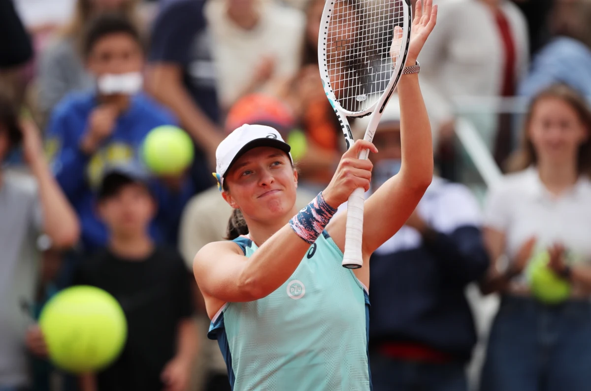 W sobotę swoje mecze trzeciej rundy wielkoszlemowego French Open w Paryżu rozegrają Iga Świątek i Hubert Hurkacz. Liderka rankingu tenisistek w samo południe zmierzy się z Danką Kovinic z Czarnogóry, a rozstawiony z "12" Hurkacz kilka godzin później - z Belgiem Davidem Goffinem.