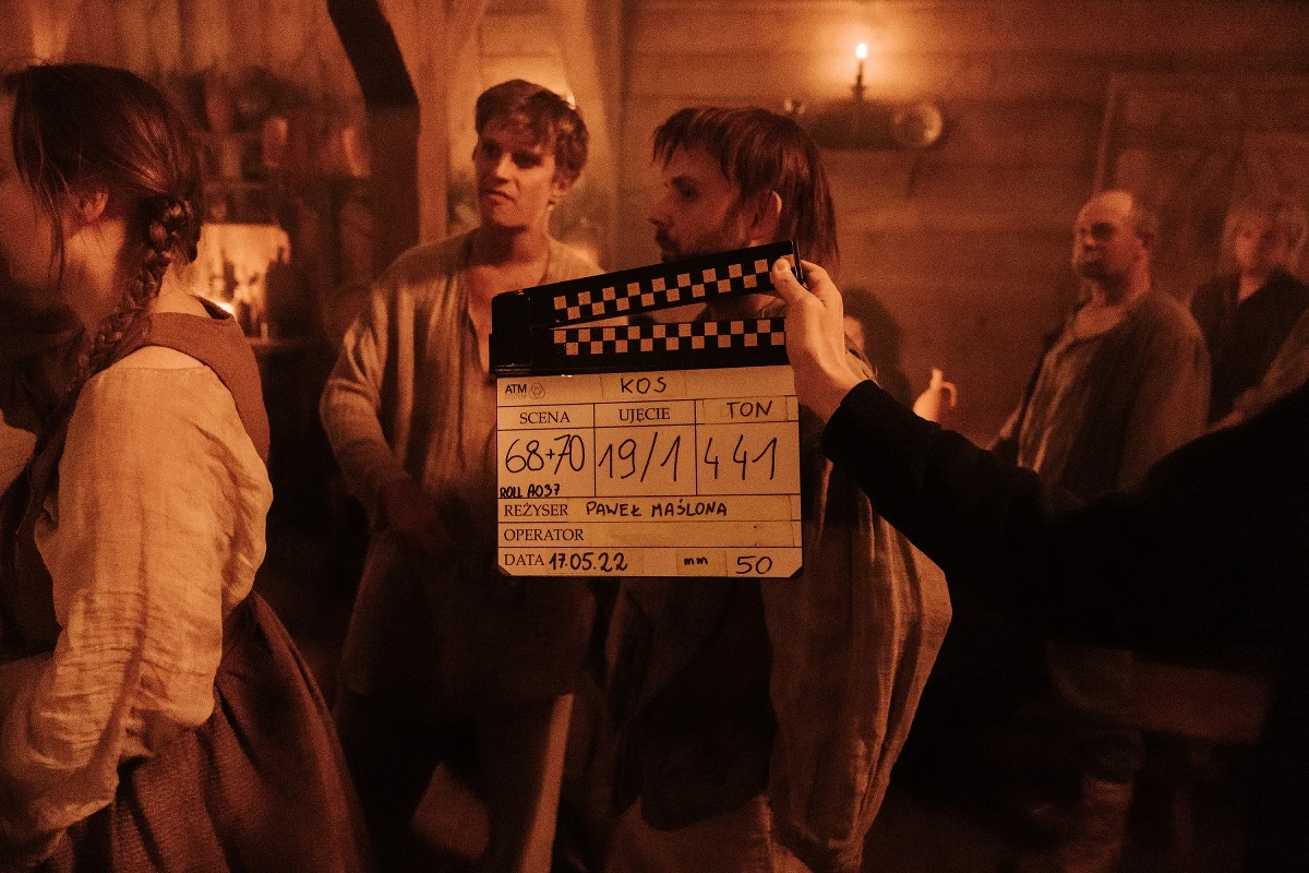 6 października 2023 r. do kin ma trafić „Kos” w reżyserii Pawła Maślony. To międzynarodowa superprodukcja, która ma przenieść widzów do czasów Tadeusza Kościuszki. W obsadzie są m.in. Jacek Braciak, Robert Więckiewicz, Agnieszka Grochowska i uznany amerykański aktor Jason Mitchell.