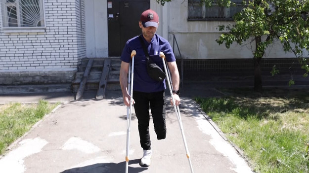 Dawiti Sulejmaniszwili był jednym z obrońców Mariupola. Bronił ukraińskiego miasta jako jeden z członków batalionu Azow. W jednej z potyczek został poważnie ranny. W jego kierunku wystrzelił rosyjski czołg. Dawiti, urodzony w Gruzji Ukrainiec, stracił nogę. 
