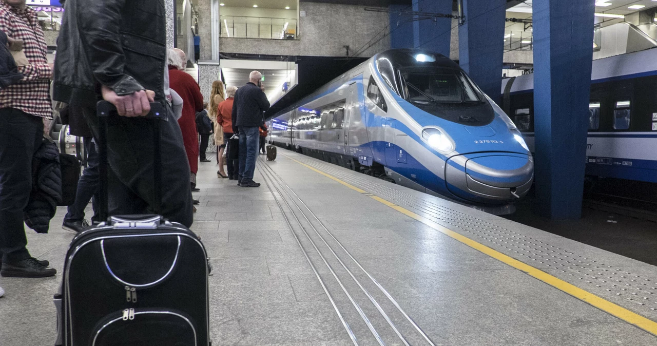 Pociąg PKP Intercity typu Pendolino na Dworcu Centralnym; zdjęcie ilustracyjne