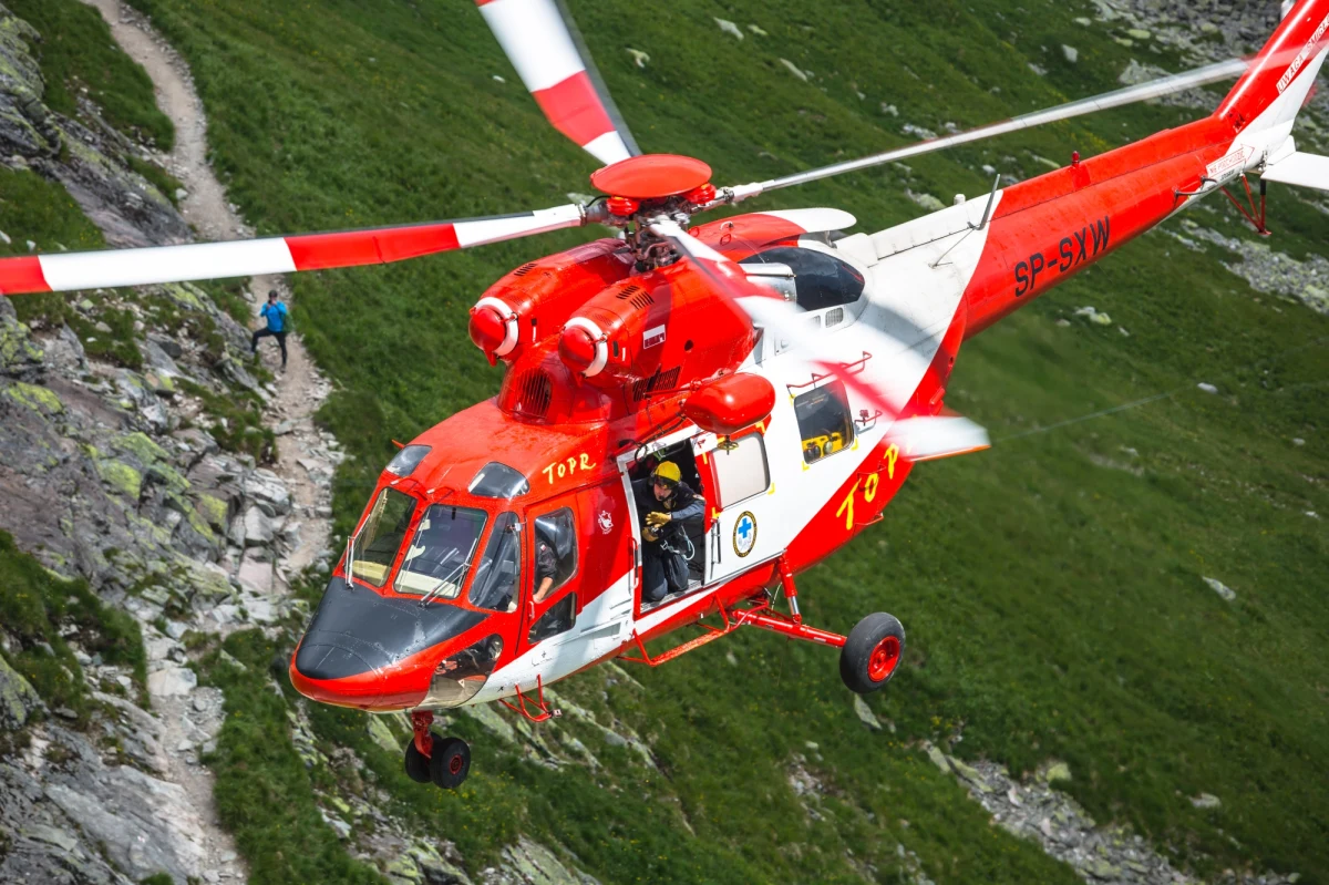 Poważny wypadek w Tatrach. Turysta spadł spod szczytu Rysów i w ciężkim stanie został przetransportowany do szpitala w Nowy Targu. 
