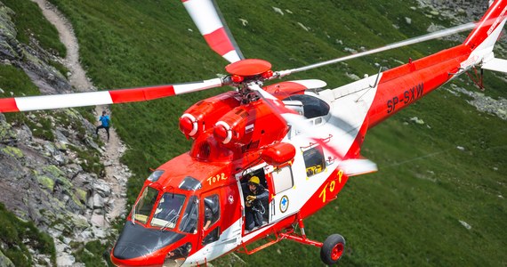 Poważny wypadek w Tatrach. Turysta spadł spod szczytu Rysów i w ciężkim stanie został przetransportowany do szpitala w Nowy Targu. 