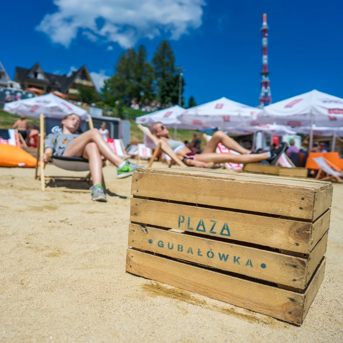 W sobotę ( 28 maja) na szczycie Gubałówki oficjalnie otwarto najwyżej położoną piaszczystą plażę w Polsce. Turyści byli zachwyceni, tym bardziej, że na otwarcie przygotowano dla nich sporo atrakcji
