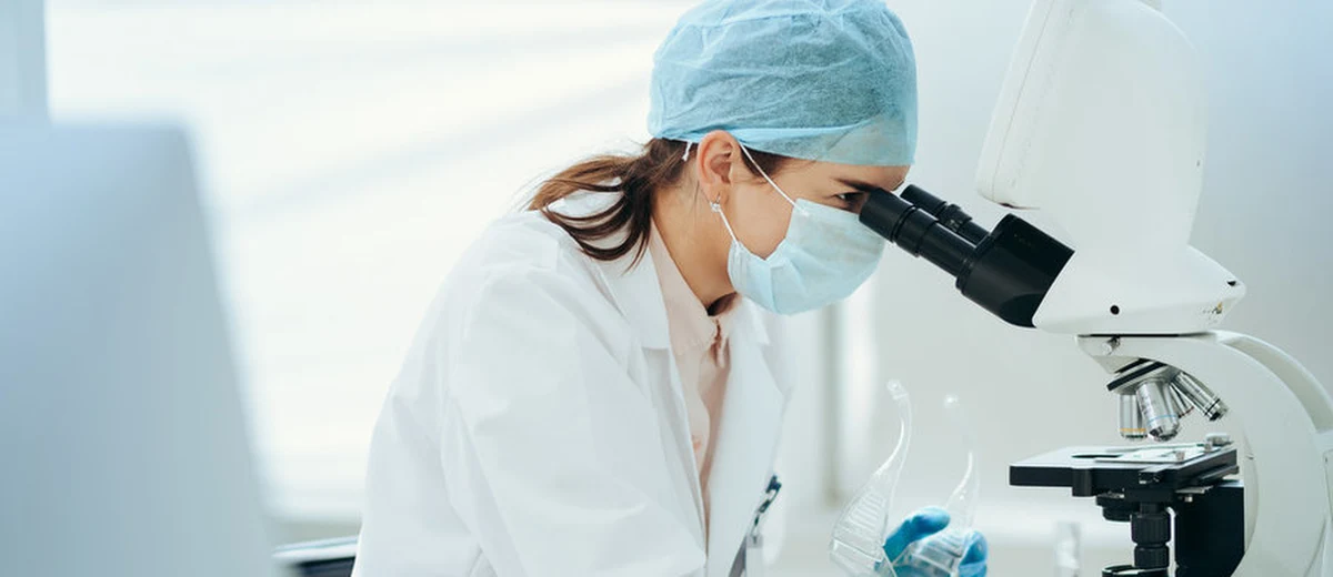 W 24 krajach na pięciu kontynentach, najwięcej w Wielkiej Brytanii i Hiszpanii, zdiagnozowano już przypadki małpiej ospy, łącznie ponad 400 przypadków.