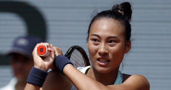 Qinwen Zheng będzie w poniedziałek rywalką Igi Świątek w czwartej rundzie turnieju Rolanda Garrosa. "Właściwie to szykowałam się na ten mecz, bo naprawdę chcę z nią zagrać" - powiedziała Chinka.