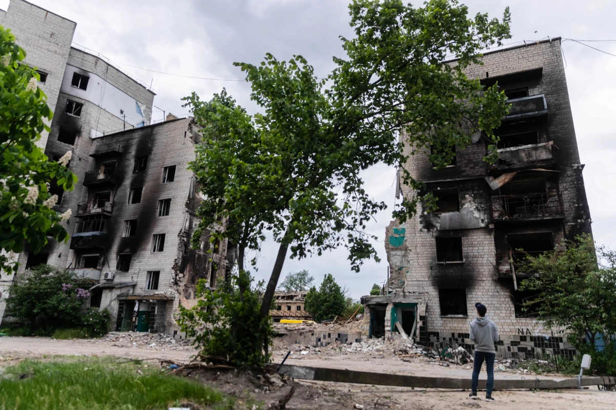 W podkijowskiej Borodziance, którą jeszcze niedawno okupowały wojska rosyjskie pracuje ekipa saperów poszukująca min i niewybuchów. "Rozminowywanie tego terenu potrwa co najmniej pięć lat" – mówił w rozmowie z PAP Władysław, wojskowy z oddziału saperskiego ukraińskiej Państwowej Służby ds. Sytuacji Nadzwyczajnych (DSNS).