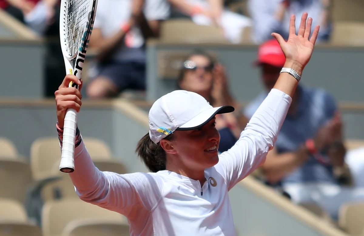W poniedziałek swoje mecze 1/8 finału French Open w Paryżu rozegrają Iga Świątek i Hubert Hurkacz. Rozstawiony z "12" polski tenisista i Norweg Casper Ruud (nr 8.) pojawią się jako drudzy na korcie numer 2. Jako trzecie na obiekcie centralnym zmierzą się Świątek i Chinka Qinwen Zheng.