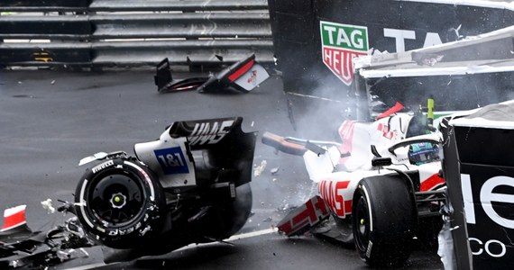 Meksykanin Sergio Perez z Red Bulla wygrał na ulicznym torze w Monte Carlo wyścig Formuły 1 o Grand Prix Monako, siódmą rundę mistrzostw świata. Groźny wypadek miał Mick Schumacher. Jego bolid rozpadł się na dwie części. Wyścig z powodu intensywnych opadów deszczu rozpoczął się z prawie godzinnym opóźnieniem.