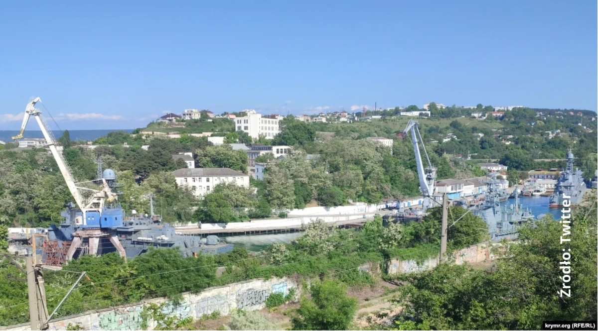 Trzy rosyjskie duże okręty desantowe projektu 775 są naprawiane w stoczni znajdującej się na anektowanym Krymie - podał portal Krym.Realii. Wcześniej armia ukraińska przekazała, że dwa takie okręty: Cezar Kunikow i Nowoczerkask zostały uszkodzone.