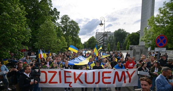 Marsz Wdzięczności dla Polaków "Przyjaciele-Dziękujemy" przeszedł po południu Traktem Królewskim na Plac Zamkowy w Warszawie. W ten sposób Ukraińcy, którzy trafili do Polski po agresji Rosji na Ukrainę, dziękowali Polakom za przyjęcie i pomoc.
