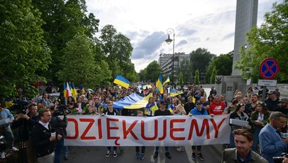 Warszawa: Traktem Królewskim przeszedł Marsz Wdzięczności dla Polaków