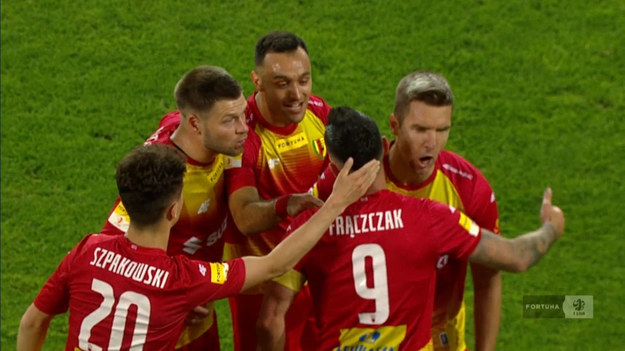 Składy spotkania: 

Korona Kielce: Forenc – Danek, Petrow, Malarczyk, Corral – Szpakowski, Takáč – Podgórski, Frączczak (C), Błanik – Szykawka.

Rezerwowi: Zapytowski – Łukowski, Kiełb, Oliveira, Szymusik, Sewerzyński, Zarandia, Górski, Zebić.
Trener: Leszek Ojrzyński

Chrobry Głogów: Leszczyński – Ilków-Gołąb, Bougaidis, Michalec (C), Ziemann – Kolenc, Mandrysz – Bochnak, Rzuchowski, Piła – Lebedyński.

Rezerwowi: Dybowski – Iwanowicz, Michalczyk, Tupaj, Cywka, Pieczarka, Van Der Heijden, Dziąbek, Machaj.
Trener: Ivan Đurđević
