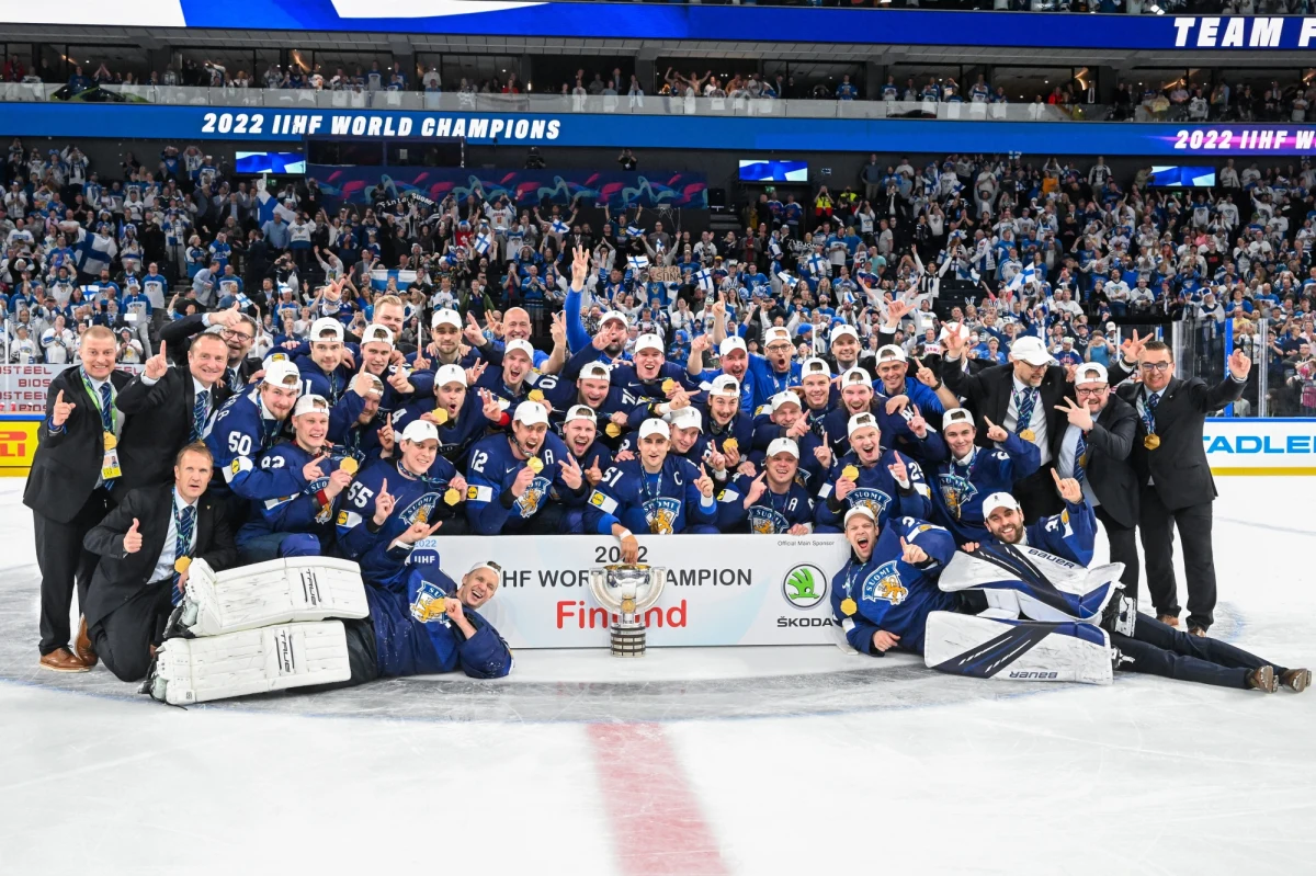 Hokeiści Finlandii po raz czwarty zostali mistrzami świata. W rozegranym w Tampere meczu finałowym pokonali po dogrywce Kanadyjczyków 4:3. W spotkaniu o trzecie miejsce Czechy wygrały z USA 8:4.