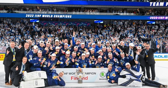 Hokeiści Finlandii po raz czwarty zostali mistrzami świata. W rozegranym w Tampere meczu finałowym pokonali po dogrywce Kanadyjczyków 4:3. W spotkaniu o trzecie miejsce Czechy wygrały z USA 8:4.