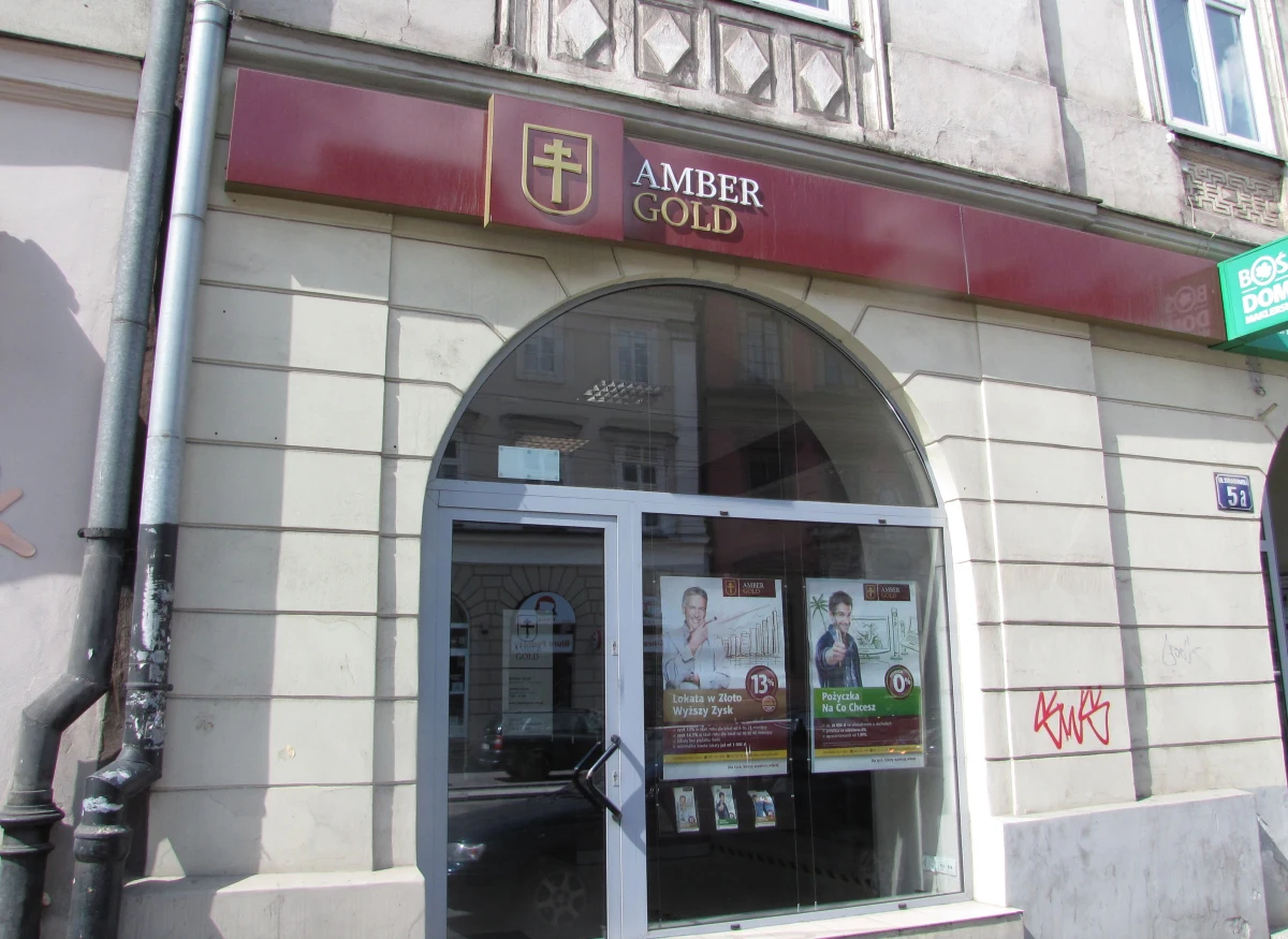 Sąd Apelacyjny w Gdańsku wydał prawomocny wyrok ws. Amber Gold. Karę łączną dla Katarzyny P. obniżył o rok, czyli do 11,5 roku więzienia. Kara więzienia orzeczona wobec Marcina P. pozostaje bez zmian - to 15 lat więzienia.