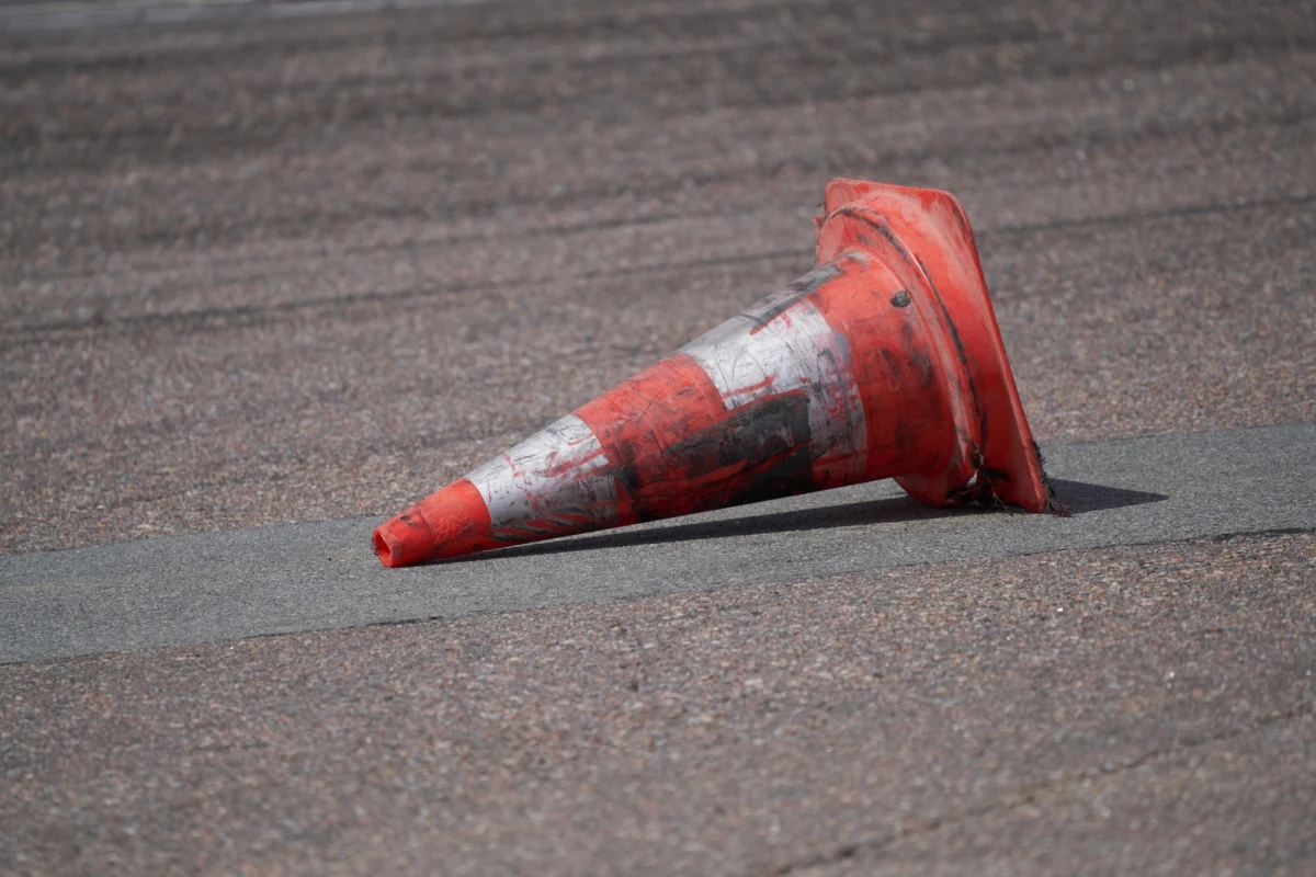 Szczecińscy kierowcy muszą być czujni. Od środy zmieni się organizacja ruchu na modernizowanej ulicy Modrej i Koralowej. Wykonawca rozpocznie kolejny etap robót a to oznacza utrudnienia w ruchu. Z kolei odcinek od ulicy Wroniej do ulicy Szerokiej zostanie udostępniony dla kierowców.