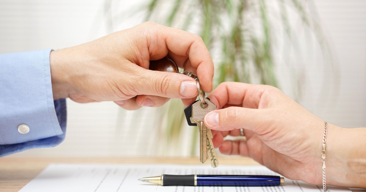 Darowizna mieszkania dla osoby spoza rodziny. Nie wolno zapomnieć o podatku