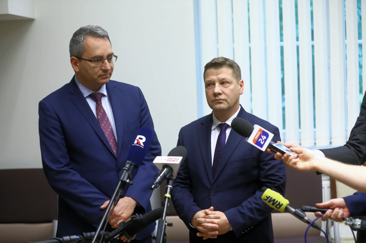 Krakowski sędzia, były rzecznik Krajowej Rady Sądownictwa, Waldemar Żurek po raz kolejny znalazł się na celowniku Rzecznika Dyscyplinarnego Sądów Powszechnych. Tym razem padły zarzuty dokonania fałszerstwa przy wydaniu 64 orzeczeń sędziowskich. "To białoruskie metody. Jest to klasyczny przykład zasady sowieckiej: dajcie mi człowieka – w tym wypadku Żurka – a my znajdziemy na niego paragraf" - zaznacza sędzia Żurek.