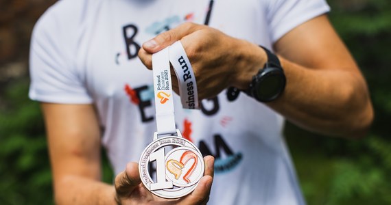 To ostatni moment, żeby zgłaszać swoje drużyny do największej charytatywnej sztafety biznesowej Poland Business Run 2022. Na liście startowej biegu w Krakowie i wirtualnej rywalizacji jest już ponad 22 tys. biegaczy. Pozostało tylko 350 miejsc dla 5-osobowych sztafet chętnych ścigać się na Błoniach. Zapisy kończą się 31 maja. 