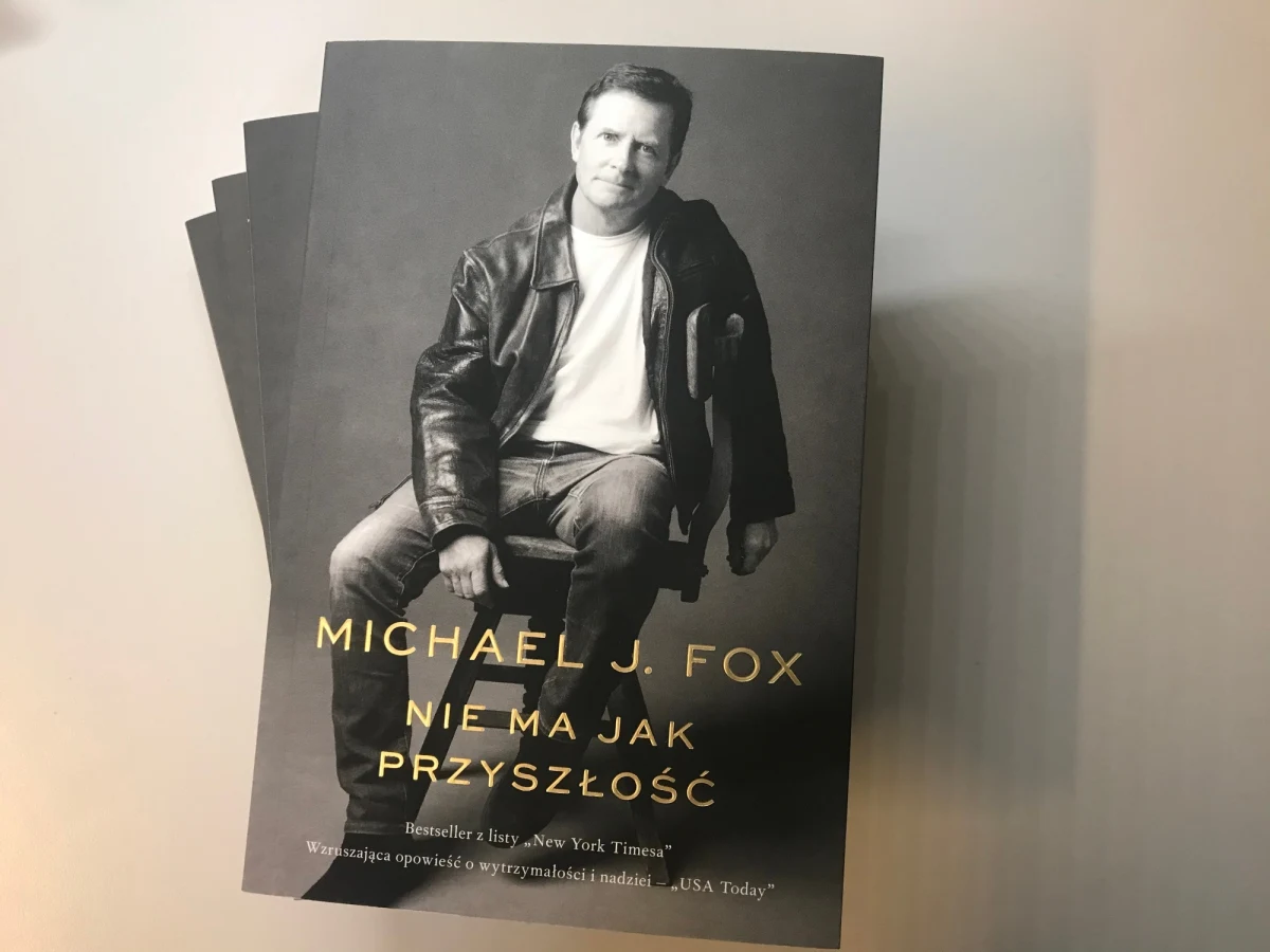 "Bestseller, wzruszająca opowieść o wytrzymałości i nadziei, szczera książka o tym, że nigdy nie należy się poddawać" - to recenzje autobiografii Michaela J. Foxa "Nie ma jak przyszłość". Książka ukazała się nakładem wydawnictwa "Insignis". Gościem Bogdana Zalewskiego w Radiu RMF24 był Piotr Mocniak, redaktor tomu.