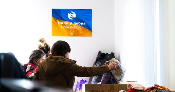 Niektóre magazyny z darami dla Ukraińców kończą działalność. Tylko do jutra ( 31 maja) działać będzie sklep „Półki dobra” w Rybniku, gdzie za słowo dziękuję uchodźcy zaopatrywali się w najpotrzebniejsze rzeczy. W Katowicach magazyn przy ul. Grabowej zostanie zamknięty 25 czerwca.