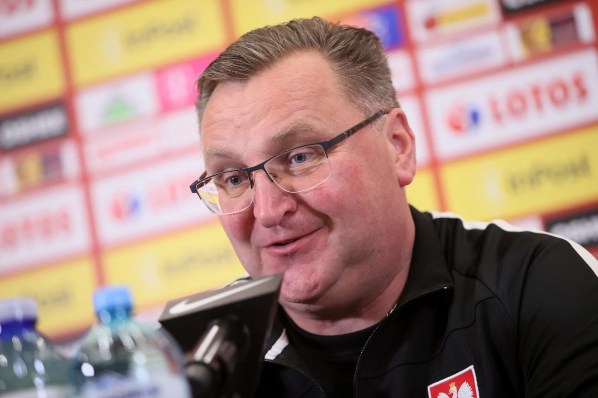 Selekcjoner piłkarskiej reprezentacji Polski Czesław Michniewicz zapowiedział, że w pierwszym spotkaniu Ligi Narodów - w środę we Wrocławiu z Walią - wystawi możliwie najsilniejszy skład. "Jeśli będą debiuty, to maksymalnie dwa" - dodał.