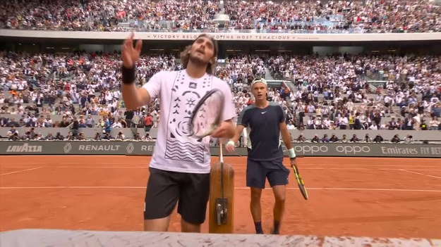 Stefanos Tsitsipas przegrał z Holgerem Rune 5:7, 6:3, 3:6, 4:6 w 1/8 finału wielkoszlemowego turnieju Roland Garros w Paryżu. Zobacz skrót tego meczu.