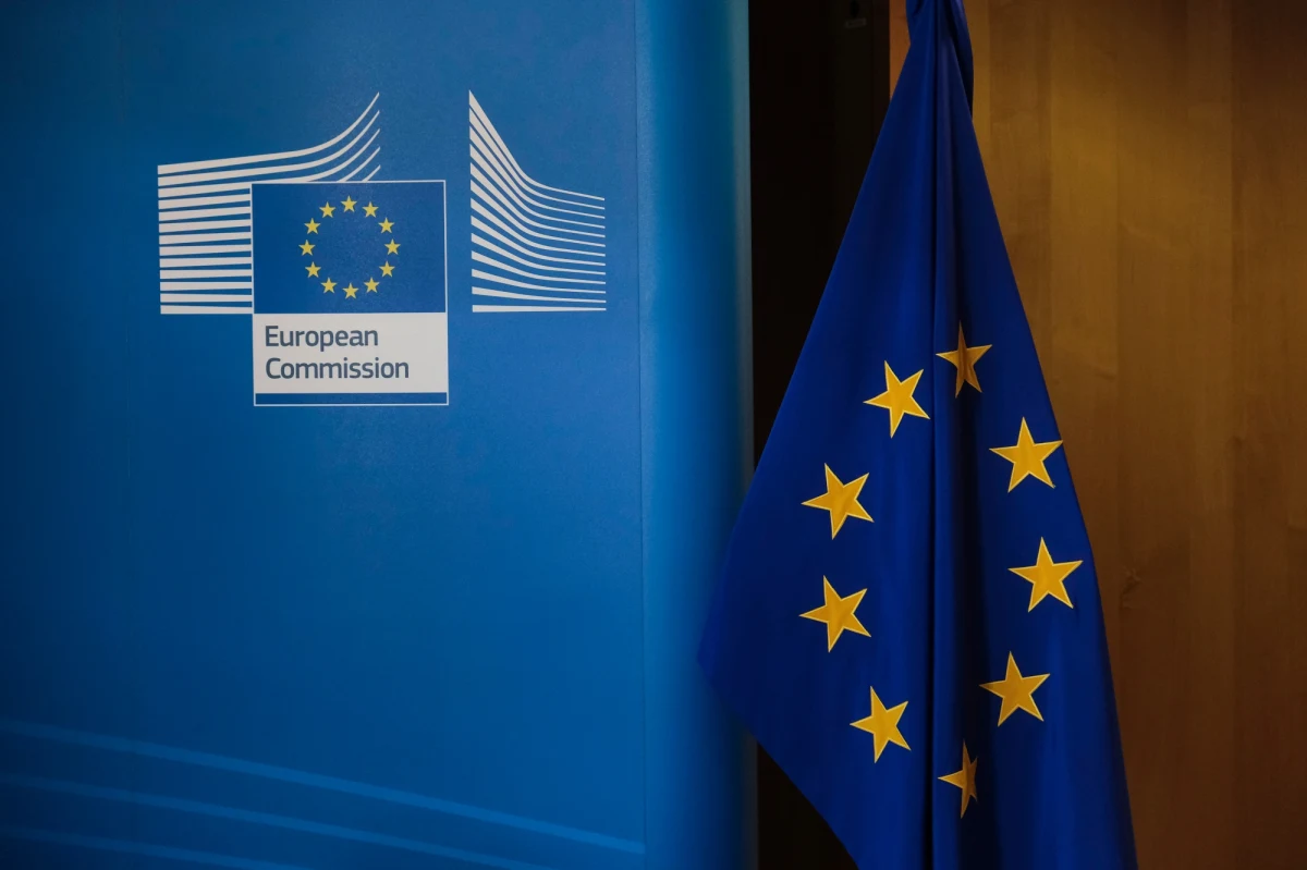 Pozytywny krok - tak Komisja Europejska oceniła przyjęcie przez Sejm nowelizacji ustawy o Sądzie Najwyższym, która likwiduje Izbę Dyscyplinarną. Przypomnijmy, likwidacji Izby Dyscyplinarnej domagała się Komisja Europejska. Był to jeden z warunków akceptacji polskiego Krajowego Planu Odbudowy. 