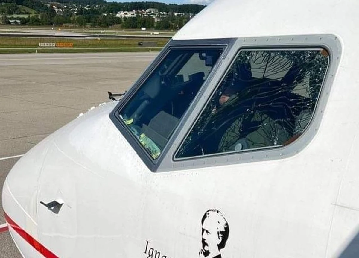 Marszałek Senatu Tomasz Grodzki poinformował, że wraz z delegacją wróci do kraju we wtorek. Samolot Boeing 737, którym podróżował z Maroko, awaryjnie lądował w Zurychu z powodu pękniętej szyby w kokpicie pilotów. Nikomu nic się nie stało - informowała wcześniej szefowa gabinetu marszałka, dyrektor Małgorzata Daszczyk.