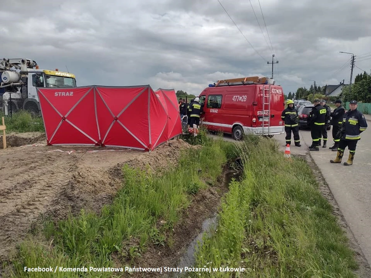 ​Policja i prokuratura wyjaśniają okoliczności śmierci mężczyzny, który zginął od porażenia prądem na budowie w Łazach (woj. lubelskie). Drugi pracownik budowy trafił do szpitala, trzeci jest poszukiwany.