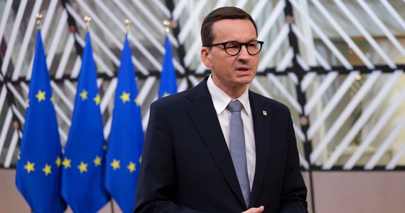 ​Dzisiaj solidarność i jedność w Radzie Europejskiej i Unii Europejskiej zatriumfowały - mówił w Brukseli polski premier Mateusz Morawiecki o porozumieniu liderów UE ws. embarga na rosyjską ropę.