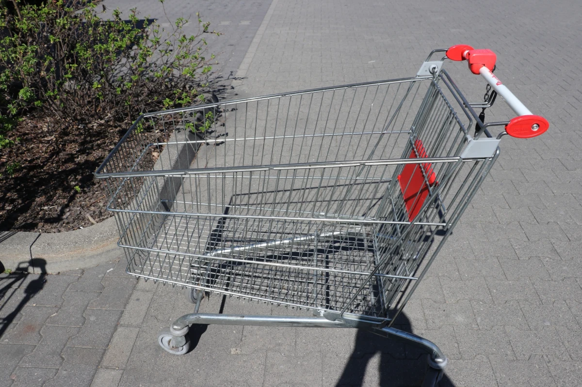 Szacujemy, że inflacja w maju wzrosła o 14 proc. rdr - mówi analityk Banku Pekao SA Kamil Łuczkowski. Jego zdaniem, szczytu wzrostu cen należy spodziewać się w sierpniu i wrześniu - wyniesie on 15,5-16 proc. rdr. Dziś GUS ma opublikować tak zwany szybki szacunek wskaźnika cen towarów i usług konsumpcyjnych za maj 2022 roku.
