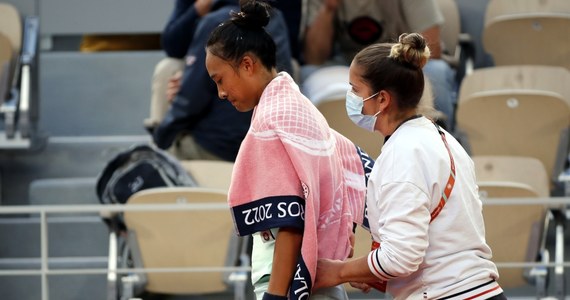 "To był zimny prysznic" - powiedziała Iga Świątek o przegranym pierwszym secie z Chinką Qinwen Zheng w 1/8 finału French Open. Ostatecznie polska liderka rankingu tenisistek awansowała do ćwierćfinału po zwycięstwie 6:7 (5-7), 6:0, 6:2. Po meczu okazało się, że rywalka Polki walczyła nie tylko z liderką WTA, ale również z bólami menstruacyjnymi. "Znam to uczucie... Ważne jest nauczyć się radzić sobie w takich sytuacjach, zapobiegać czasami. 