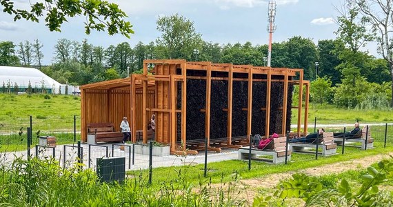 W Łodzi powstało kolejne miejsce, w którym można  bezpłatnie korzystać z dobrodziejstw solanki. Nowa tężnia na Stawach Jana już działa. Wszystko dzięki Budżetowi Obywatelskiemu. 