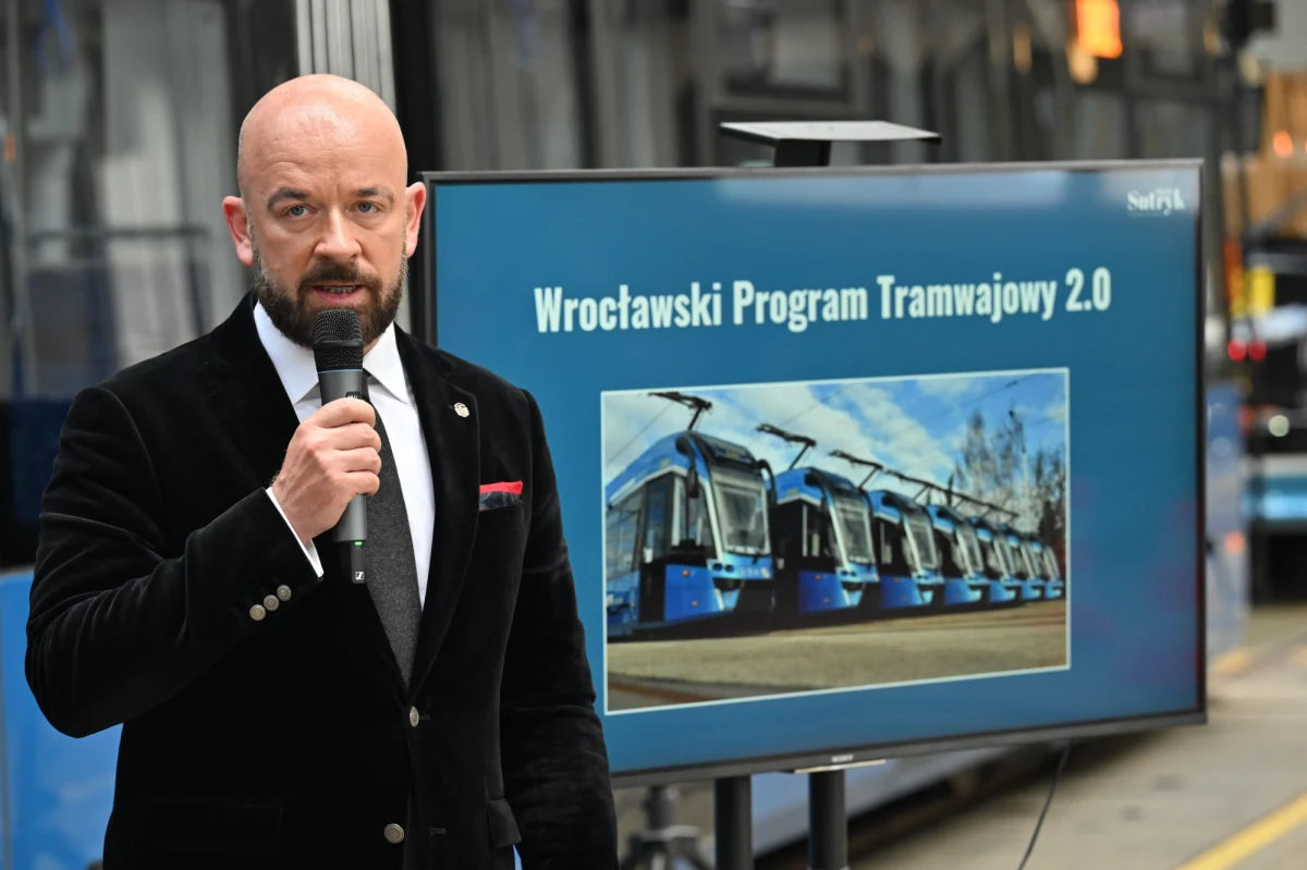 Budowy tras tramwajowych na Swojczyce, Jagodno, Klecinę, Maślice i do szpitala przy ul. Borowskiej – to plan rozwoju komunikacji tramwajowej do 2027 r. we Wrocławiu. Zaprezentowały go władze stolicy Dolnego Śląska. Szacowany koszt budowy pięciu nowych tras, wraz z nowym taborem, to ponad 600 mln zł.