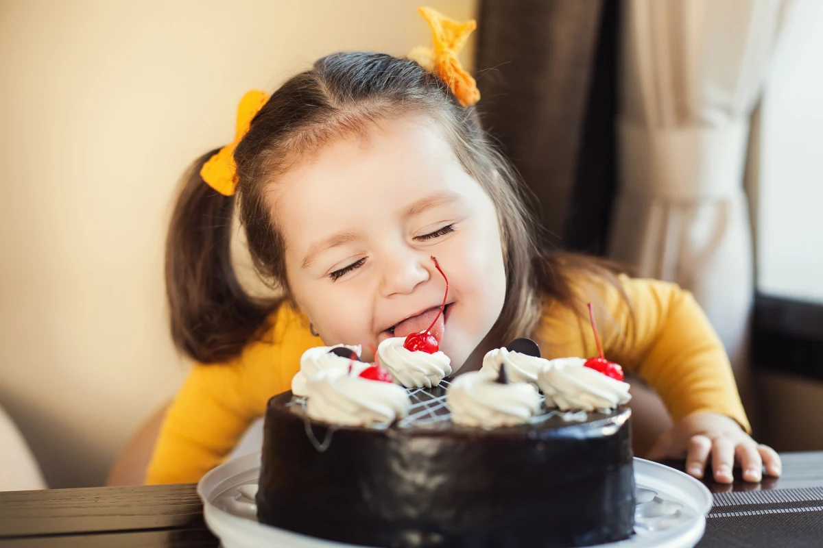 Podczas nauki języka ojczystego dzieci wykazują się niesamowitą inwencją twórczą, a swoje braki w słowniku uzupełniają wymyślonymi przez siebie wyrazami. Dziś z okazji Dnia Dziecka postanowiliśmy stworzyć wraz z Wami słownik dziecięcych neologizmów.
