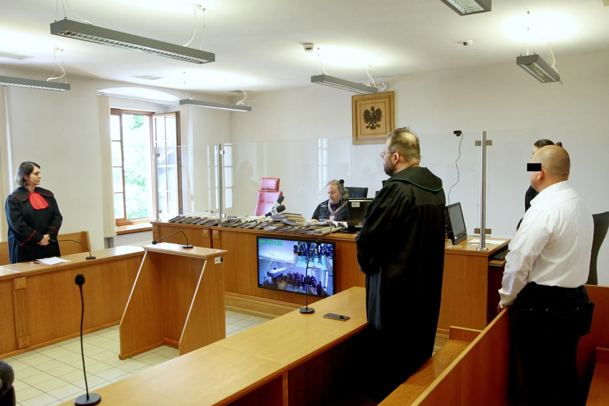 Kary więzienia w zawieszeniu usłyszało 6 osób, które 5 lat temu wzięły udział w obchodach urodzin Adolfa Hitlera w lesie koło Wodzisławia Śląskiego. Sąd  uznał, że to spotkanie było publicznym propagowaniem nazizmu.