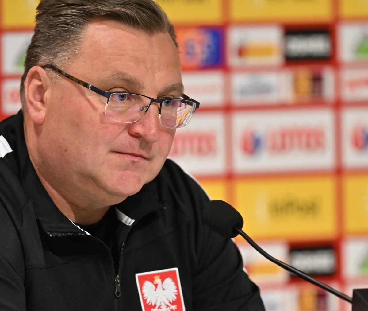 Robert Lewandowski zagra od pierwszej minuty, Arkadiusz Milik pozostał w Warszawie - poinformował na konferencji przed meczem Ligi Narodów selekcjoner Czesław Michniewicz. Spotkanie Polska - Walia w środę o 18 we Wrocławiu.