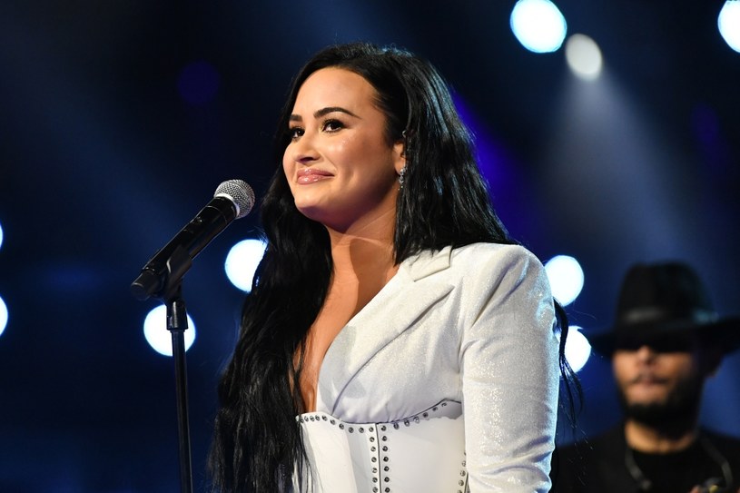 Demi Lovato znów zaskakuje fanów swoim wyglądem. Na Instagramie pojawiły się nowe zdjęcia gwiazdy, która na głowie posiada wytatuowanego ogromnego pająka. 