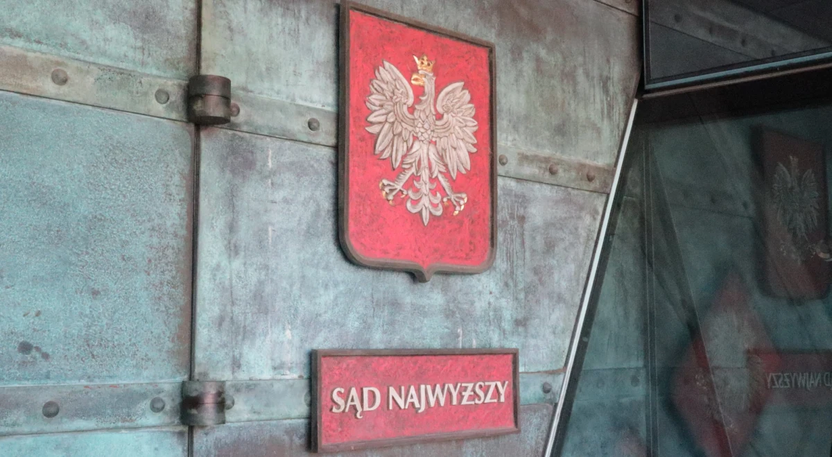 Senat dziś zajmuje się uchwaloną przez Sejm ustawą o likwidacji Izby Dyscyplinarnej. W przeddzień wizyty Ursuli von der Leyen, która ma przywieźć do Polski zaakceptowany Krajowy Plan Odbudowy, senatorowie będą się tymi kluczowymi przepisami zajmować przez cały dzień.