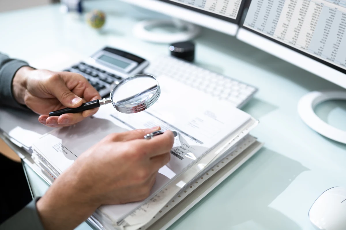 Polska nie chce współpracować z Prokuraturą Europejską w śledztwach dotyczących nadużyć w wydawaniu unijnych pieniędzy i ponadgranicznych przestępstw VAT. Na wniosek Europrokuratury Komisja Europejska może wszcząć kolejne postępowanie przeciw Warszawie - informuje w środę "Rzeczpospolita".