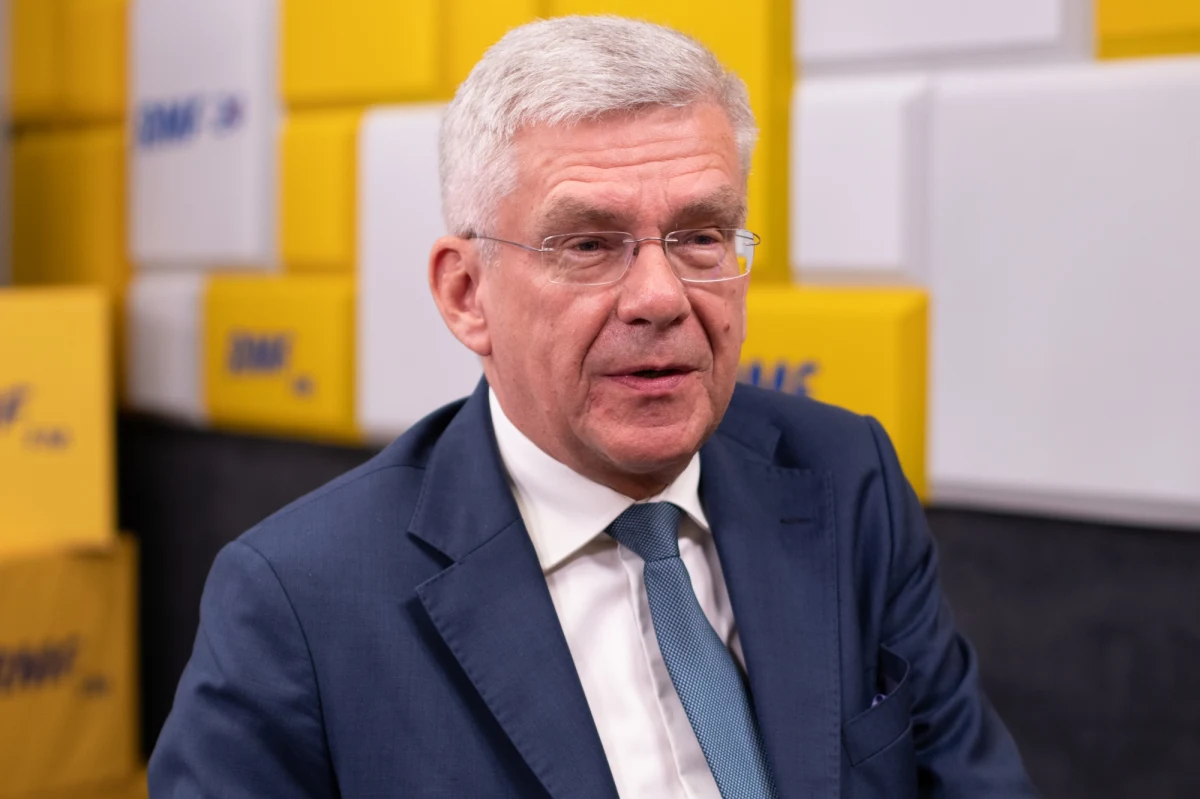 "Opozycja chce wywrócić stolik, przy którym toczyliśmy negocjacje z KE ws. ustawy o Sądzie Najwyższym"- mówi gość Porannej rozmowy w RMF FM senator PiS Stanisław Karczewski. Jak zaznacza, to ustawa, która ma odblokować pieniądze dla Polski. "Ja zawsze głosowałem w interesie Polski, a opozycja głosuje w swoim interesie" - podkreśla. Jednym z tematów rozmowy była też drożyzna, galopująca inflacja oraz rosnące raty kredytów. Pojawił się też motyw zarobków Stanisława Karczewskiego oraz tego, ile wynosi rata jego kredytu. "W 2020 r. płaciłem ratę 1775 zł. W tej chwili 1954 zł. Kredyty nie zdrożały o 100 proc. we wszystkich bankach" - zapewnia gość RMF FM. 