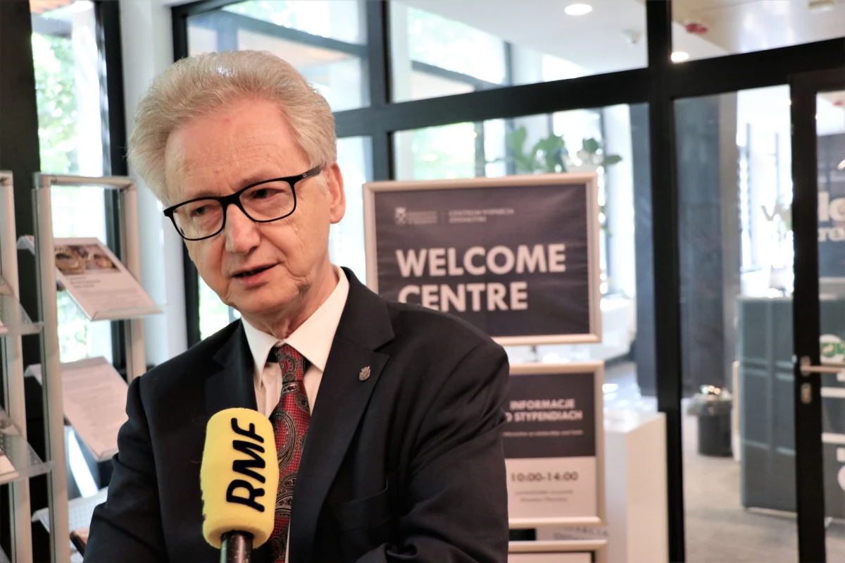 Siedem nowych kierunków oferuje w nadchodzącym roku akademickim Uniwersytet Jagielloński w Krakowie, który 1 czerwca rozpoczął rekrutację. W sumie  UJ przygotował 17 tys. miejsc na 270 kierunkach. W przeciwieństwie do zeszłego roku, w tegorocznej rekrutacji nie będzie naboru na siedem kierunków, w tym na język i kulturę Rosji. 